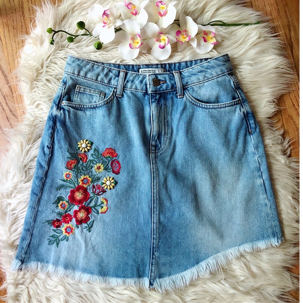 NWT Zara Embroidered Denim Skirt- Sz Small